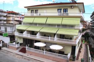 Grecja  Paralia  Hotel Victoria*** pok 2 lub 3 os