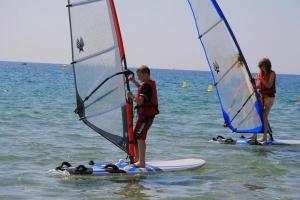Windsurfing- zabawa na fali