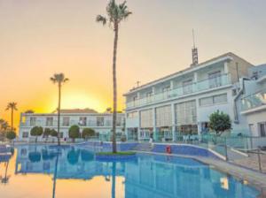 OBÓZ MŁODZIEŻOWY CYPR AYIA NAPA HOTEL FEDRANIA GARDENS 2* SAMOLOT Z KRAKOWA 2021