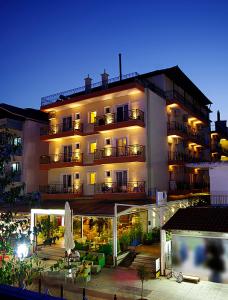Wczasy W Grecji - Paralia - Hotel Konstantin ***